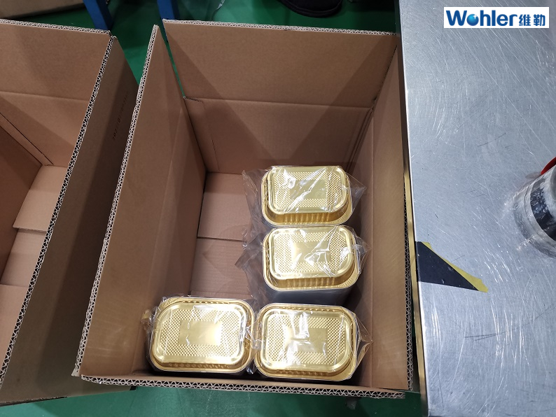Black and gold smoothwall aluminum foil containers